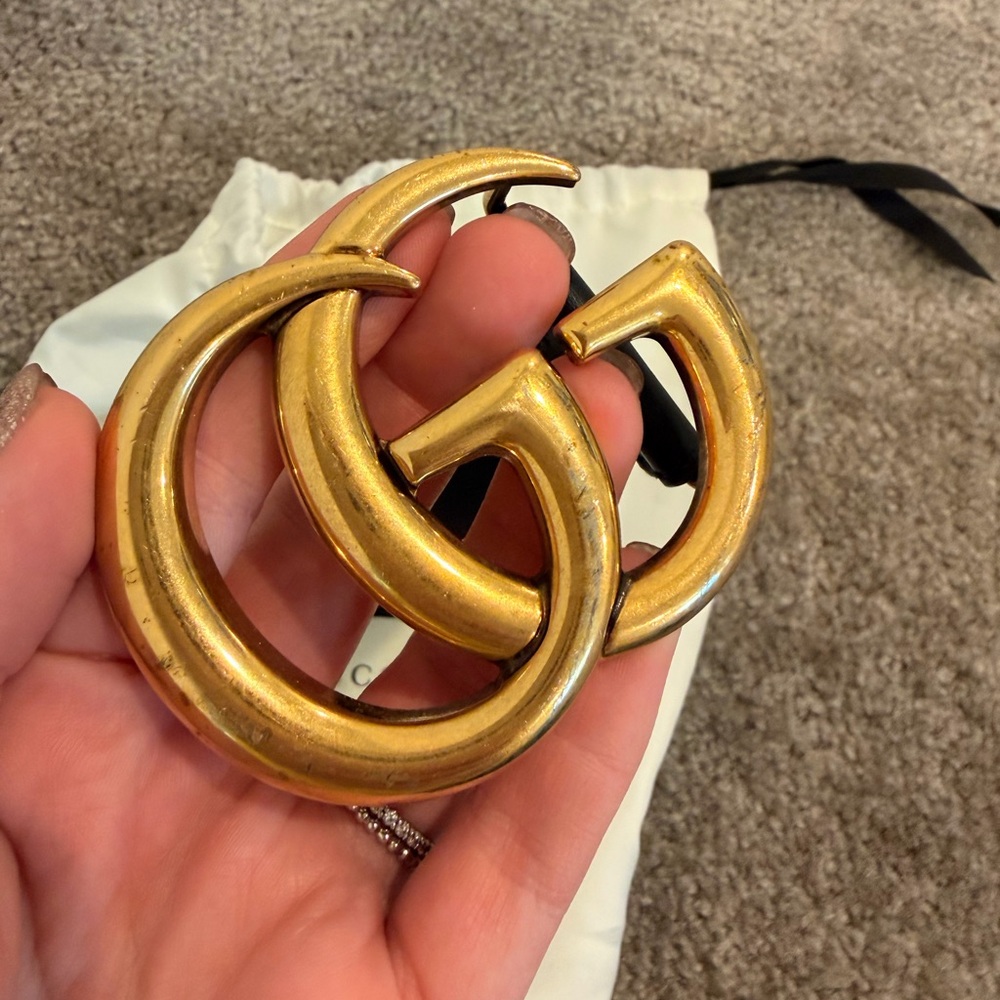 Gucci Black Leather Belt with large Gold GG Buckle - Picture 6 of 11